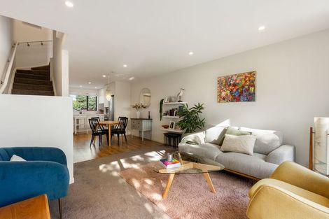 Photo of property in 2/2 Stone Street, Miramar, Wellington, 6022