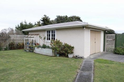 Photo of property in 15 Egmont Street, Castlecliff, Whanganui, 4501