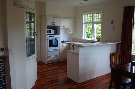 Photo of property in 28 Saint Michaels Crescent, Kelburn, Wellington, 6012