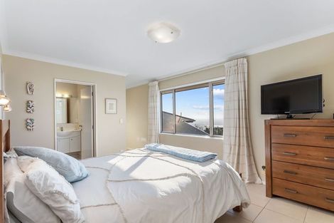 Photo of property in 5 Signal Hill Road, Mount Pleasant, Christchurch, 8081