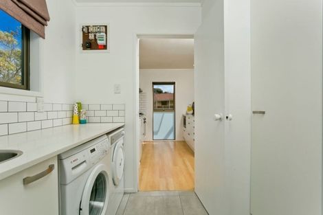 Photo of property in 2/7 Wilkinson Way, Browns Bay, Auckland, 0630