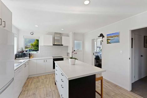 Photo of property in 48a Ngaio Road, Waikanae, 5036