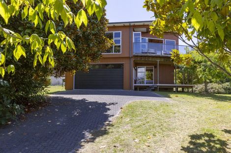 Photo of property in 22 Reeves Road, Acacia Bay, Taupo, 3330