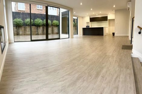 Photo of property in 22a Dallinghoe Crescent, Milford, Auckland, 0620