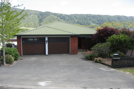 Photo of property in 9 Taranaki Street, Picton, 7220