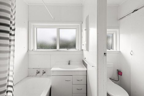 Photo of property in 74 Gover Street, New Plymouth, 4310