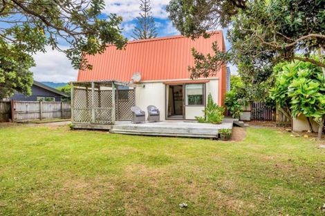 Photo of property in 122 Field Way, Waikanae Beach, Waikanae, 5036