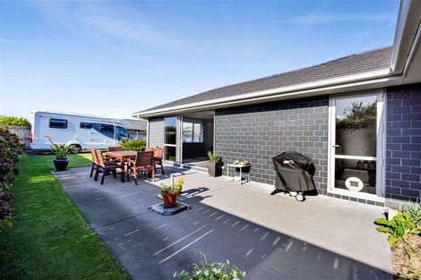 Photo of property in 15 Keene Drive, Bell Block, New Plymouth, 4312