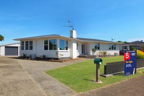 Photo of property in 16 Mark Perreau Place, Foxton, 4814
