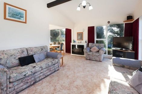 Photo of property in 4 Makora Grove, Paremata, Porirua, 5024