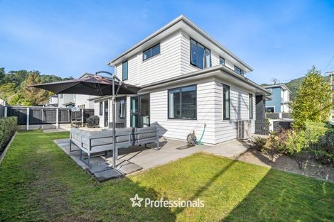 Photo of property in 393 Stokes Valley Road, Stokes Valley, Lower Hutt, 5019