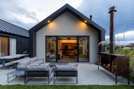 Photo of property in 52 Cunninghams Drive, Jacks Point, Queenstown, 9371