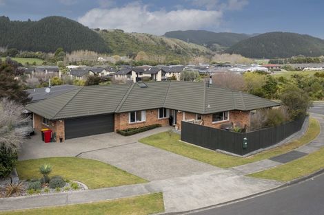 Photo of property in 2 Cascade Way, Paraparaumu, 5032