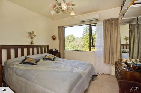 Photo of property in 129 Miromiro Road, Normandale, Lower Hutt, 5010