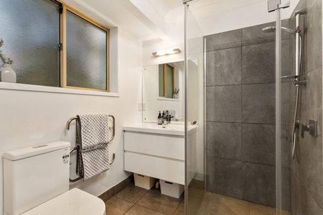 Photo of property in 14 Stonedge Lane, Rosedale, Auckland, 0632