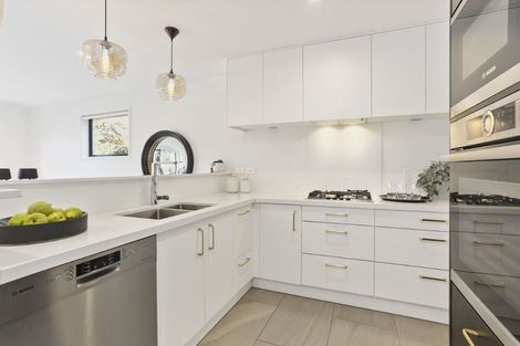 Photo of property in 2/15d Verran Road, Birkenhead, Auckland, 0626