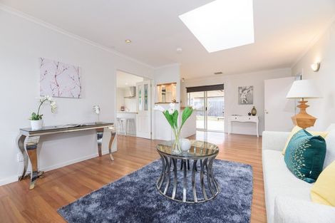 Photo of property in 595 Great South Road, Rosehill, Papakura, 2113