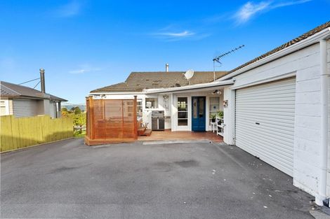 Photo of property in 56 Parkhill Road, Mellons Bay, Auckland, 2014