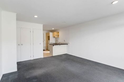 Photo of property in 2a/20 Ian Marwick Place, Birkenhead, Auckland, 0626