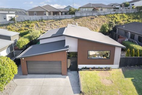 Photo of property in 32 Tongariro Drive, Aotea, Porirua, 5024