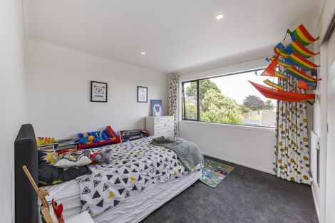 Photo of property in 2 Huata Place, West End, Palmerston North, 4412