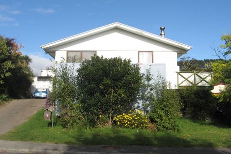 Photo of property in 21 Hookway Grove, Paraparaumu, 5032