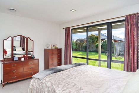 Photo of property in 8 Sheraton Place, Redwood, Christchurch, 8051