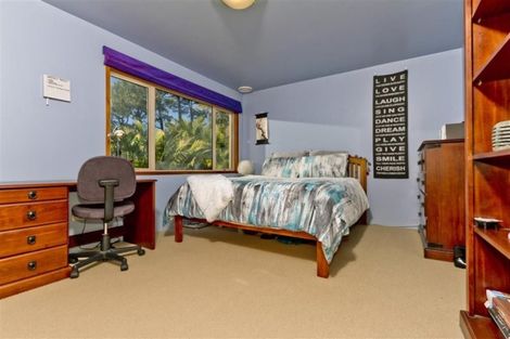 Photo of property in 70 Cliff Road, Torbay, Auckland, 0630