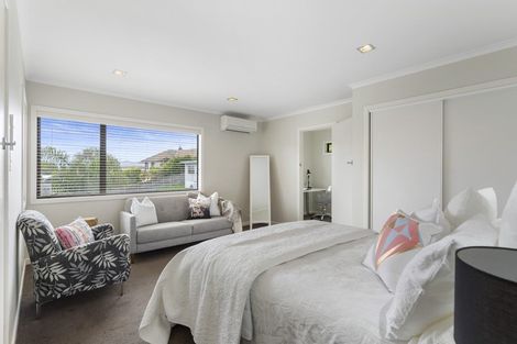 Photo of property in 43 Forrest Hill Road, Milford, Auckland, 0620