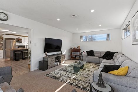 Photo of property in 16 Kruse Place, Redwood, Christchurch, 8051