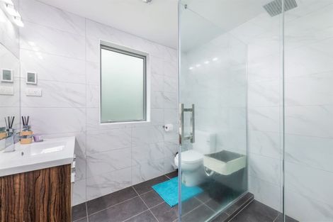 Photo of property in 96 San Valentino Drive, Henderson, Auckland, 0612