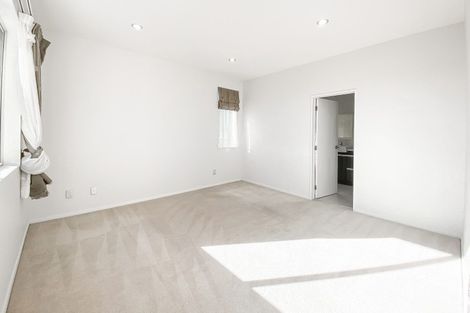 Photo of property in 21 Loughros Place, Pinehill, Auckland, 0632