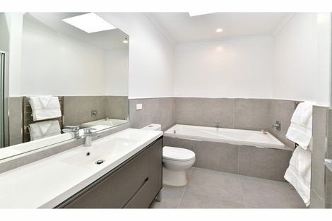 Photo of property in 5 Couldrey Crescent, Red Beach, 0932