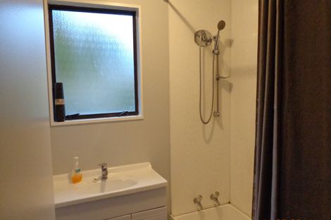 Photo of property in 2/13 Craigbank Avenue, New Lynn, Auckland, 0600