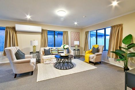 Photo of property in 28 Nicholas Gibbons Drive, Clendon Park, Auckland, 2103