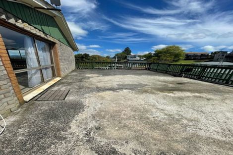 Photo of property in 140 Waimumu Road, Massey, Auckland, 0614