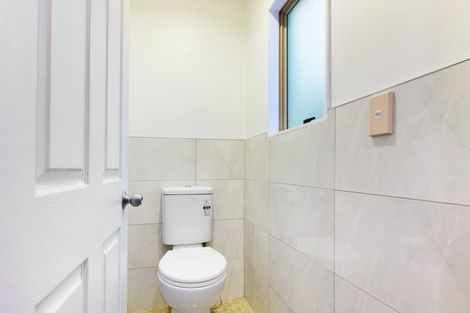 Photo of property in 9 Lockington Avenue, Henderson, Auckland, 0612