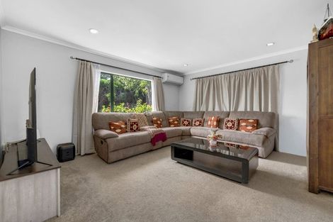 Photo of property in 548 Massey Road, Mangere, Auckland, 2022