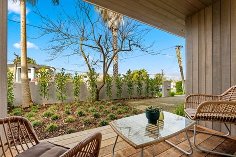 Photo of property in 37a Parr Terrace, Castor Bay, Auckland, 0620