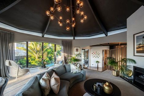Photo of property in 1 Tiri Road, Takapuna, Auckland, 0620