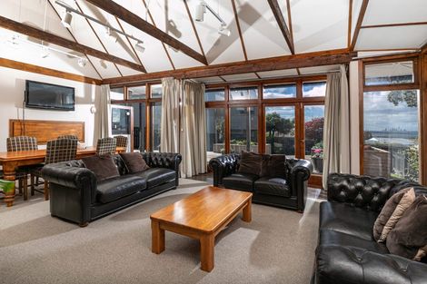 Photo of property in 15 Fairlea Road, Te Atatu South, Auckland, 0610