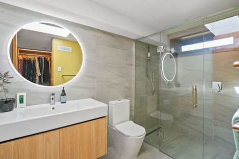 Photo of property in 15 Fillis Street, New Plymouth, 4310