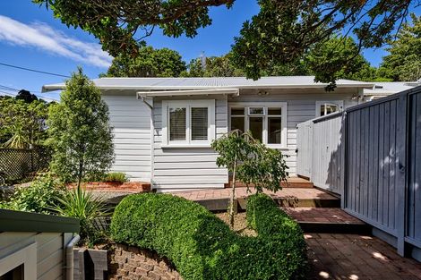 Photo of property in 11 Albemarle Road, Northland, Wellington, 6012