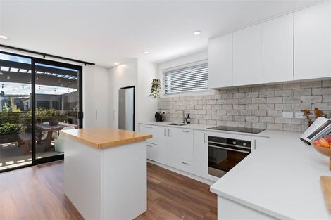 Photo of property in 4 Leaning Rock Lane, Wanaka, 9305