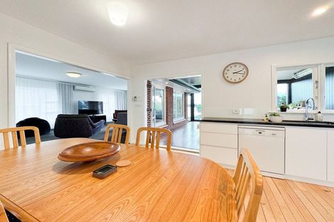 Photo of property in 36 Renata Crescent, Te Atatu Peninsula, Auckland, 0610