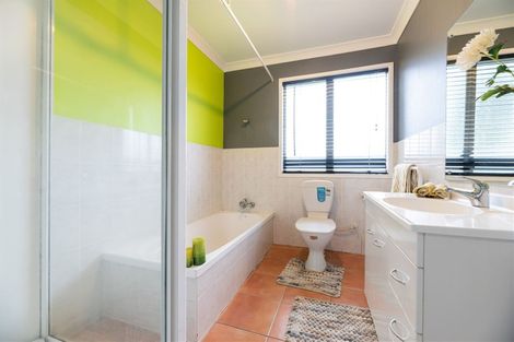 Photo of property in 1/137 Te Atatu Road, Te Atatu South, Auckland, 0610