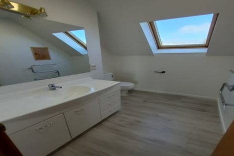 Photo of property in 7 Drayton Drive, Mount Pleasant, Christchurch, 8081