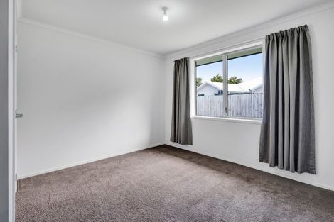 Photo of property in 17 Heta Road, Highlands Park, New Plymouth, 4312