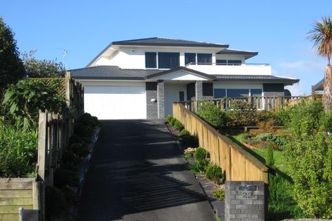 Photo of property in 22 Ewhurst Place, Goodwood Heights, Auckland, 2105