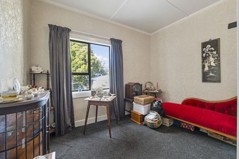 Photo of property in 17 Graham Street, Eltham, 4322